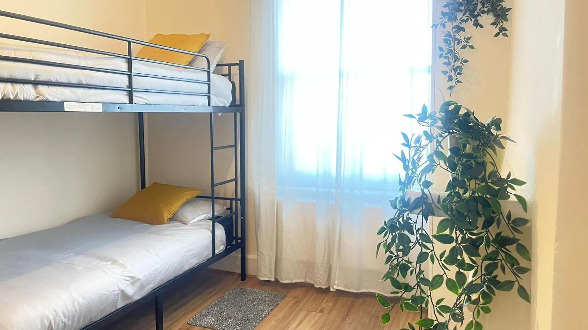 호스텔 Nunhead Rooms 5Mins Walk To Metro 런던